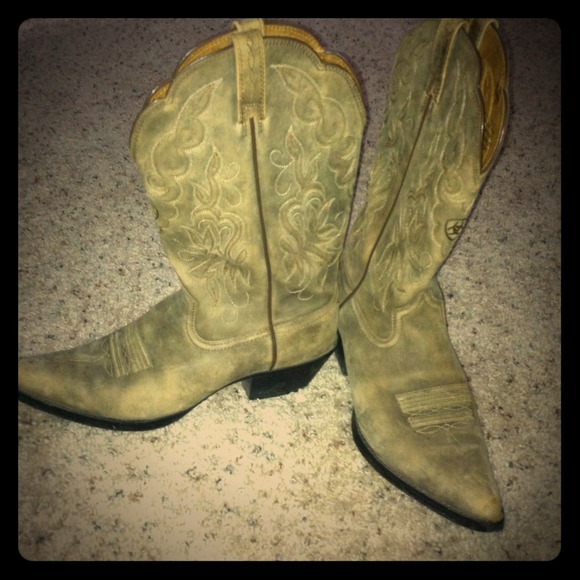 Brown Ariats!!!