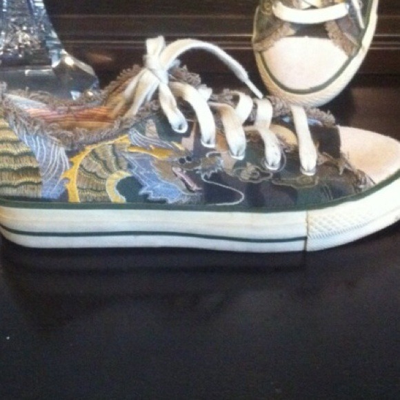 Sketchers Shoes - Funky design on these Sketchers!