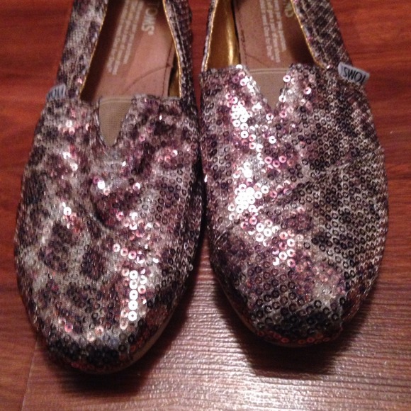 Brand new leopard sequin Toms