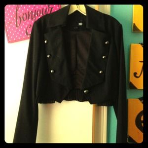 Adorable cropped blazer