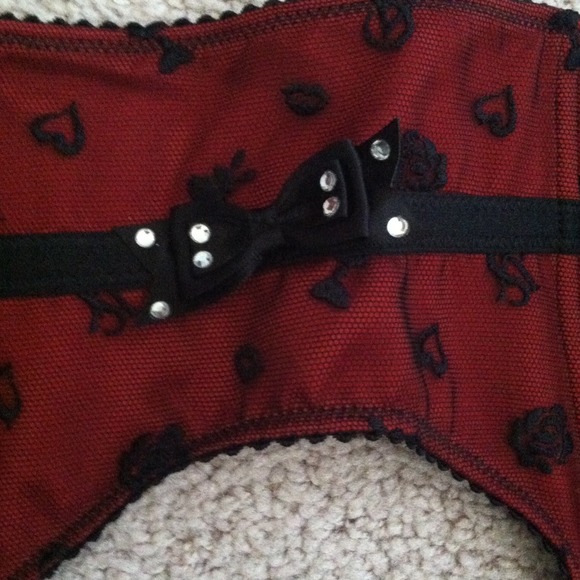 Victoria secret Garter belt - Picture 2 of 3