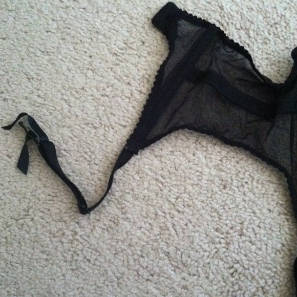 Victoria secret Garter belt - Picture 3 of 3