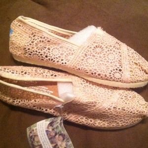 Outlet TOMS