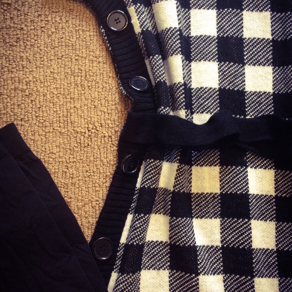 🍁B&W SWEATER DRESS🍁 - Picture 2 of 2