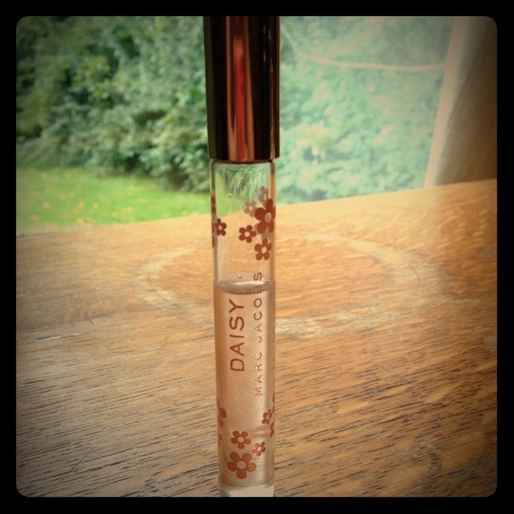 Marc Jacobs Daisy Oh So Fresh rollerball perfume