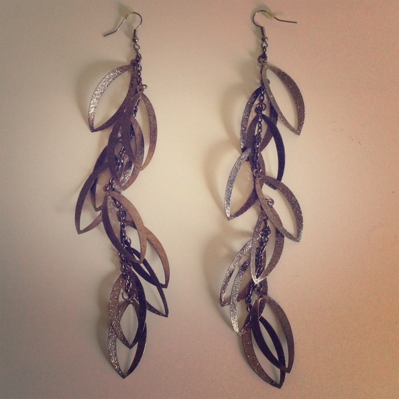 Jewelry - ❌SOLD❌Long silver earrings 💕