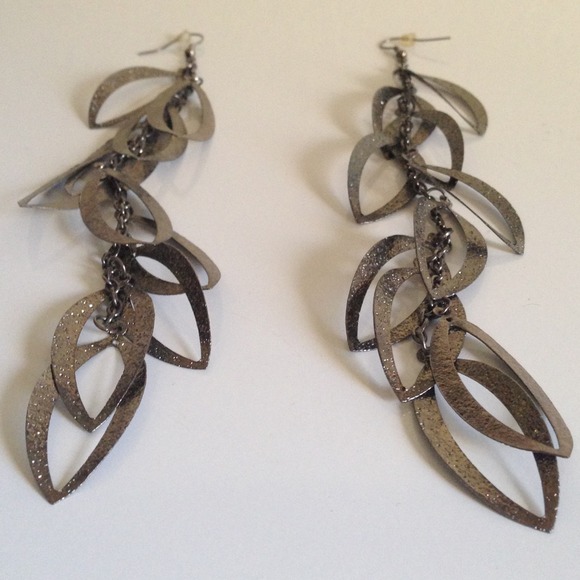 ❌SOLD❌Long silver earrings 💕 - Picture 2 of 2