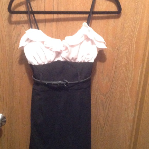Gorgeous Black Dress with White Ruffled Top - Picture 1 of 4