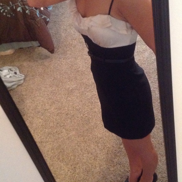 Gorgeous Black Dress with White Ruffled Top - Picture 4 of 4