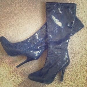 Black platform heel boots