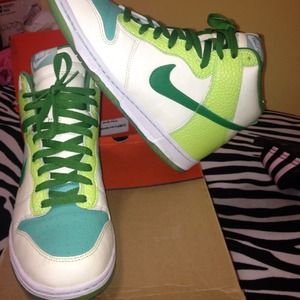 Glow in the dark Nike dunks XsoldX
