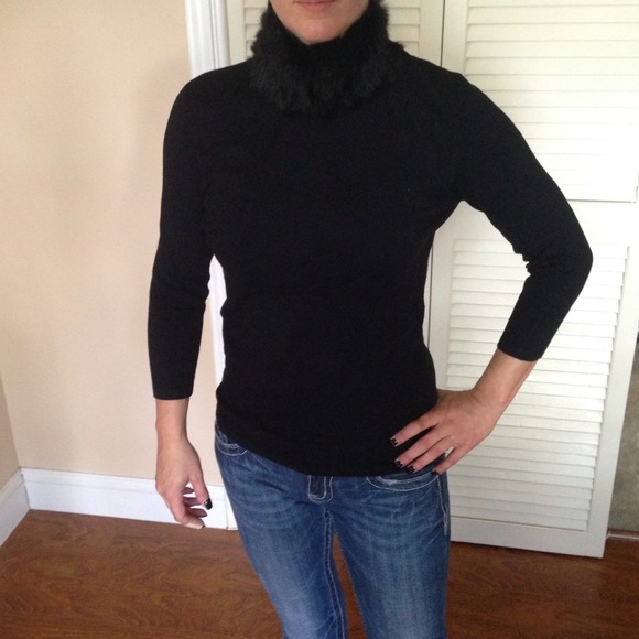 Sweater w faux rabbit collar- super soft and sexy!