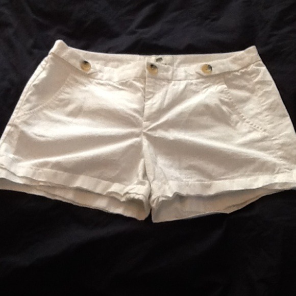 SZ 8 white shorts banana republic