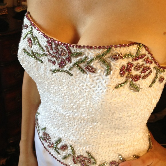 SALE! HOST PICK X 2!!! 25% off.  Bustier & skirt! - Picture 2 of 4