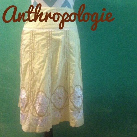 🔴REDUCED 💛 Beaded skirt with white flowers