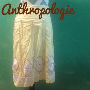 🔴REDUCED 💛 Beaded skirt with white flowers