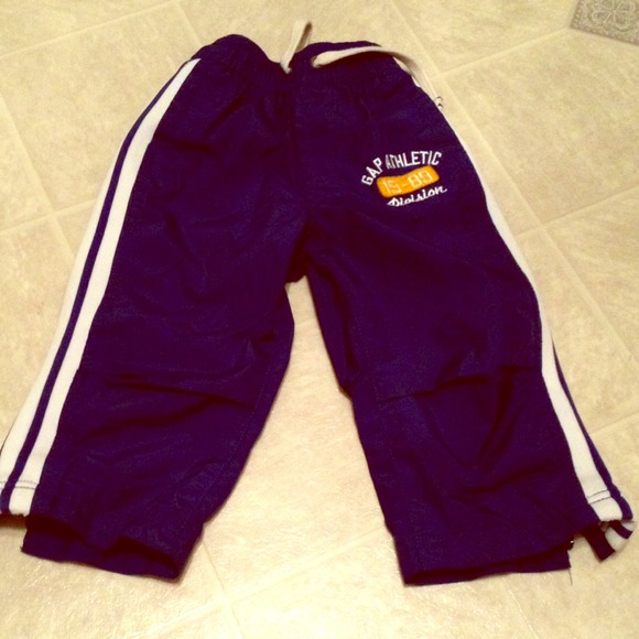 🚫DONATED🚫. BABY GAP TRACK PANTS. 18-24 Months