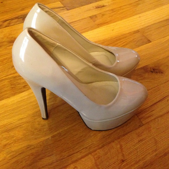 🔴SOLD🔴 Nude patent platforms sz 7 - Picture 2 of 4