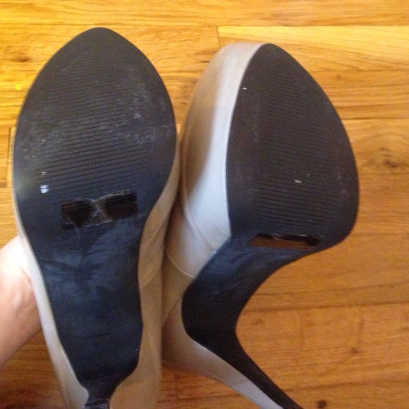 🔴SOLD🔴 Nude patent platforms sz 7 - Picture 3 of 4