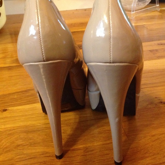 🔴SOLD🔴 Nude patent platforms sz 7 - Picture 4 of 4