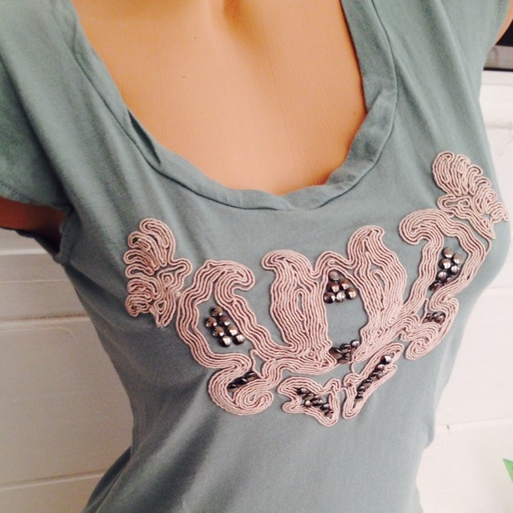 Cute greenish top never worn - Picture 1 of 2