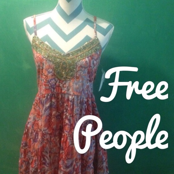 🔴 ON HOLD 💗 Coral dress with detailed beading!