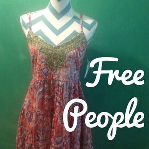 🔴 ON HOLD 💗 Coral dress with detailed beading!