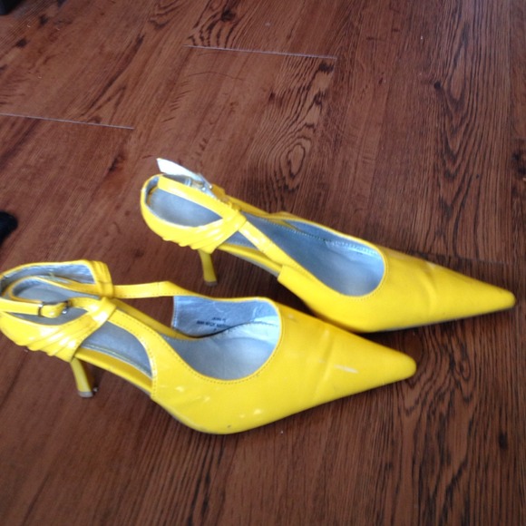 Yellow heels - Picture 2 of 3