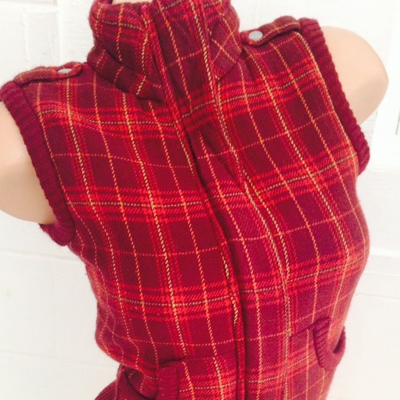Vest never worn - Picture 1 of 3