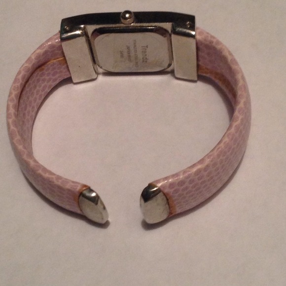 Trendz Pink Snakeskin Clasp on Wrist Watch - Picture 2 of 4
