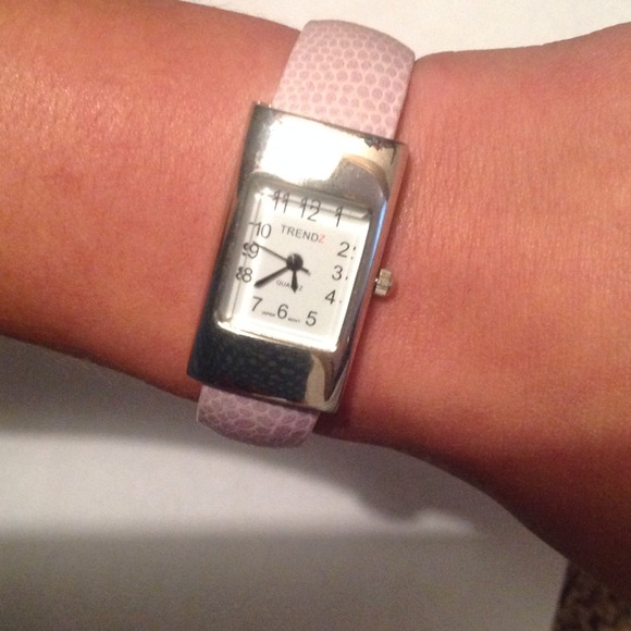 Trendz Pink Snakeskin Clasp on Wrist Watch - Picture 3 of 4