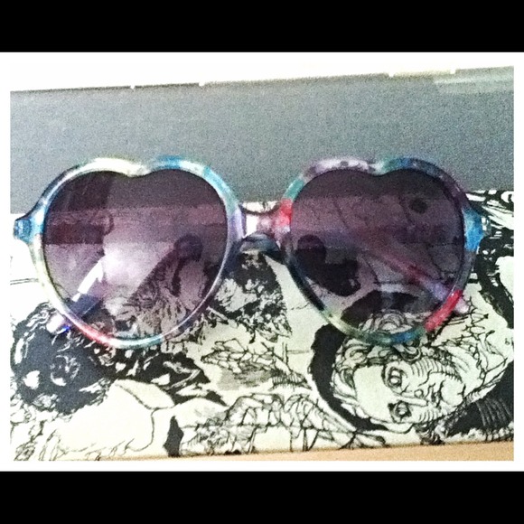 Vibrant cute shades! - Picture 2 of 3