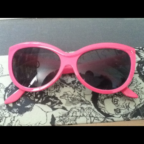 Vibrant cute shades! - Picture 3 of 3