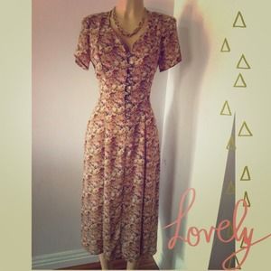 Cute flowered long vintage dress!💕