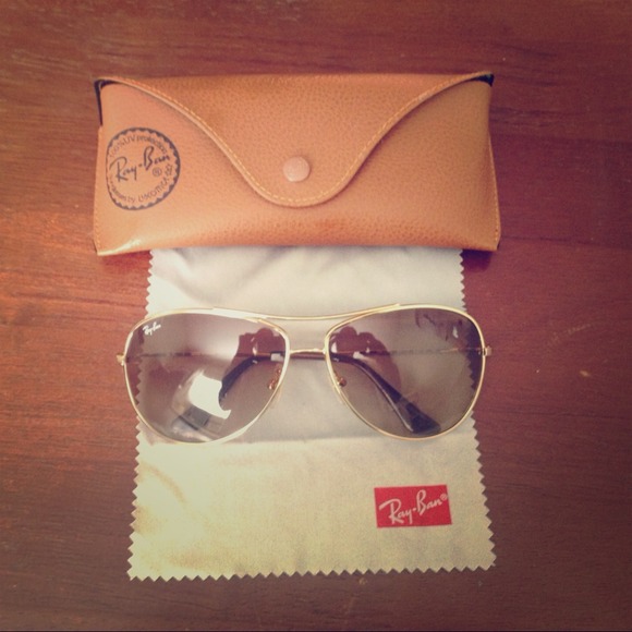 **SOLD** Ray-Ban Aviators Gold Frame