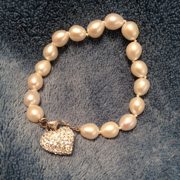Cream white pearl charm bracelet