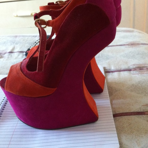 Hells sexy red,orange,gold in the inside and pink - Picture 3 of 4