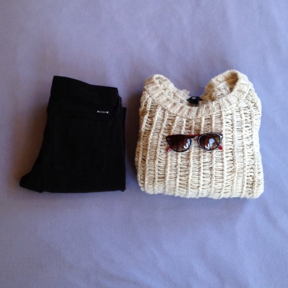 SOLD 🌿H&M Cream Sweater