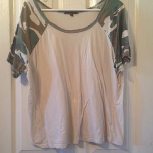 Urban outfitters camo sleeve tee