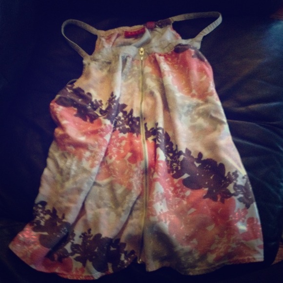 REDUCED Floral zip tank