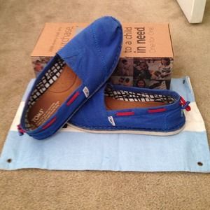 Women's blue Bermuda stich out Toms Size 9.5