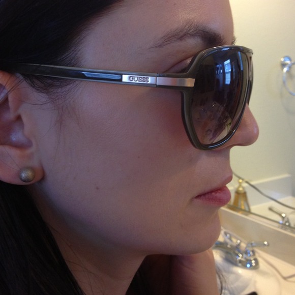Guess aviator glasses - Picture 2 of 2