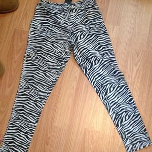 Girls faded glory large zebra print leggings