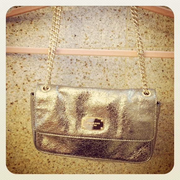 💔SOLD💔💯AUTH Michael Kors clutch (Gold)
