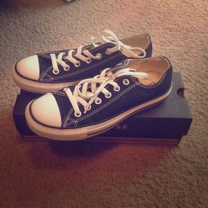 Black and white Converse !