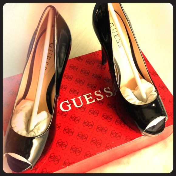 👠 Comfy Guess Heels 👠