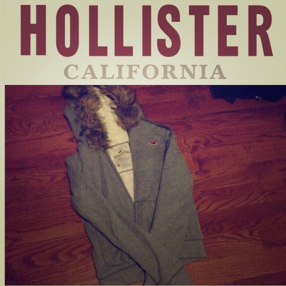 Hollister gray sweatshirt with fur hood