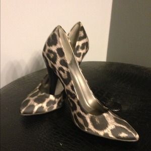 Bundle GUESS leopard print and Guess snake satin