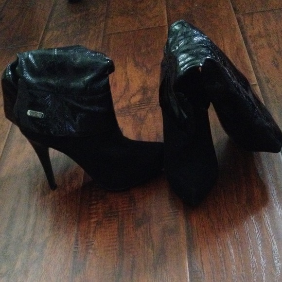 Dereon boots