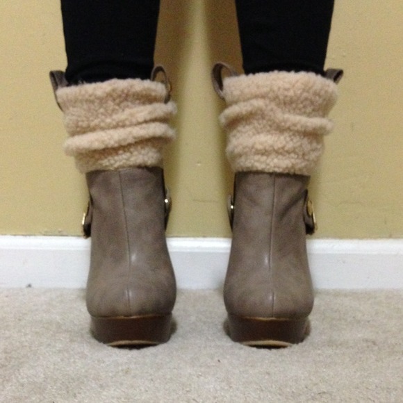 ❤️SOLD❤️ in a bundle!! New tan ankle boots - Picture 2 of 4